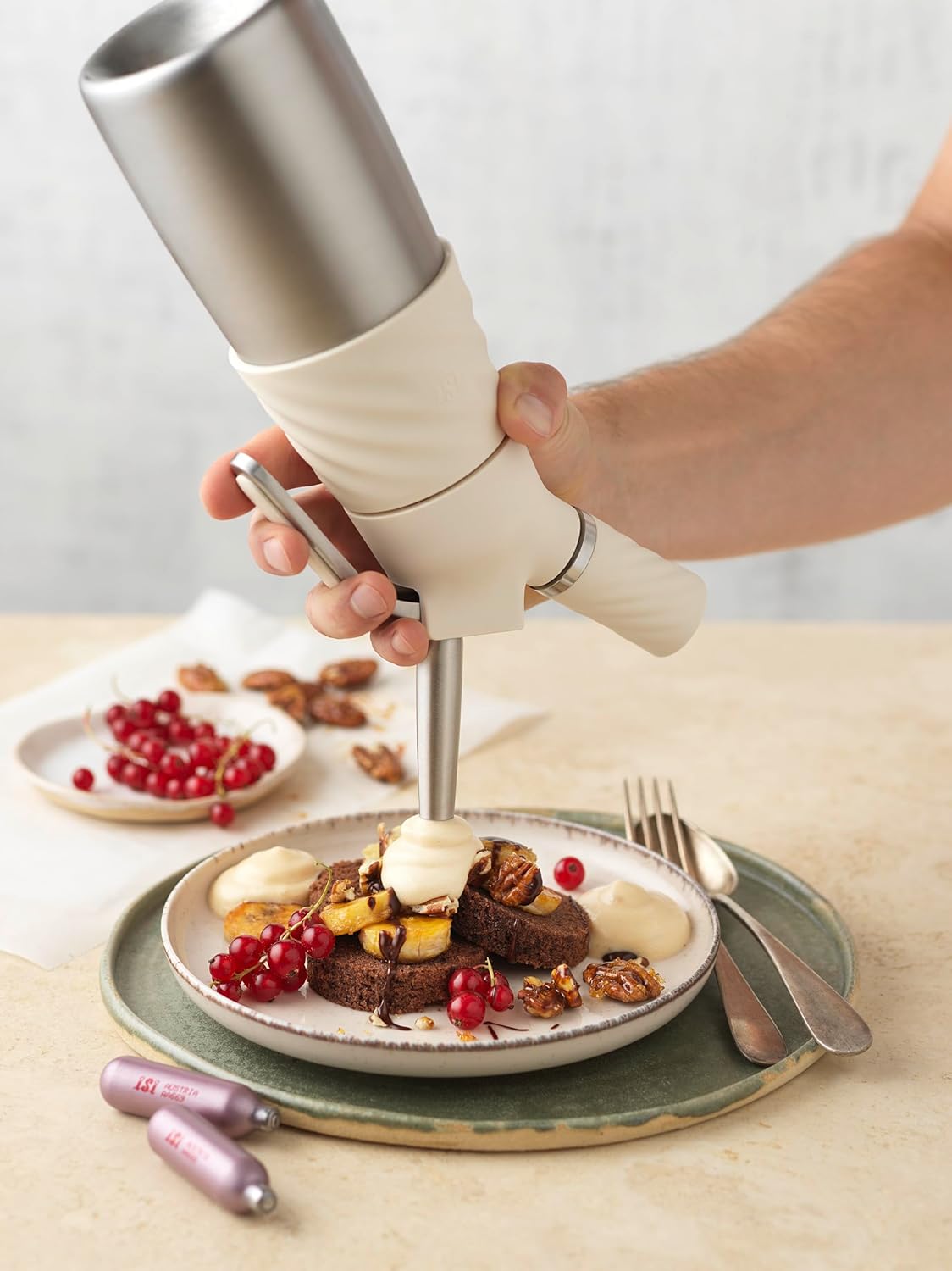 iSi Creative Whip Mini 1 2 Pint Whipped Cream Dispenser Dessert Maker Ivory